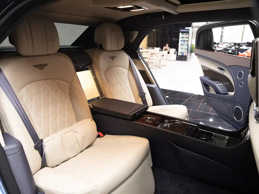 Bentley Mulsanne 2018 — фото 19