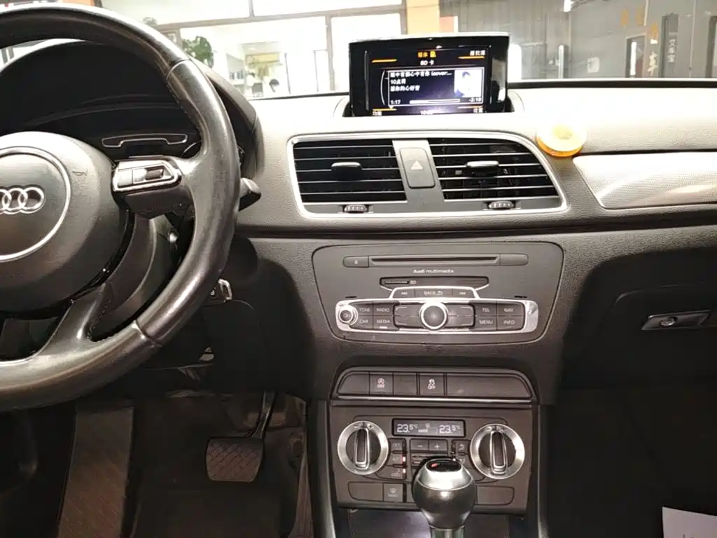 Audi Q3 2015 — фото 13
