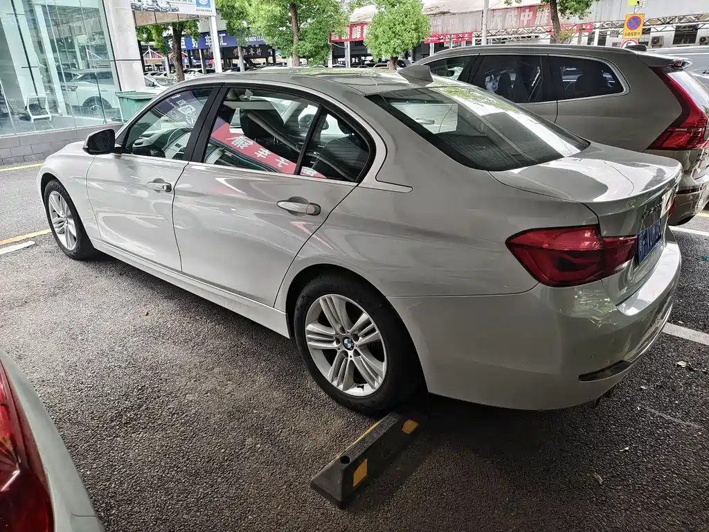 BMW 3 Series 2019 — фото 12