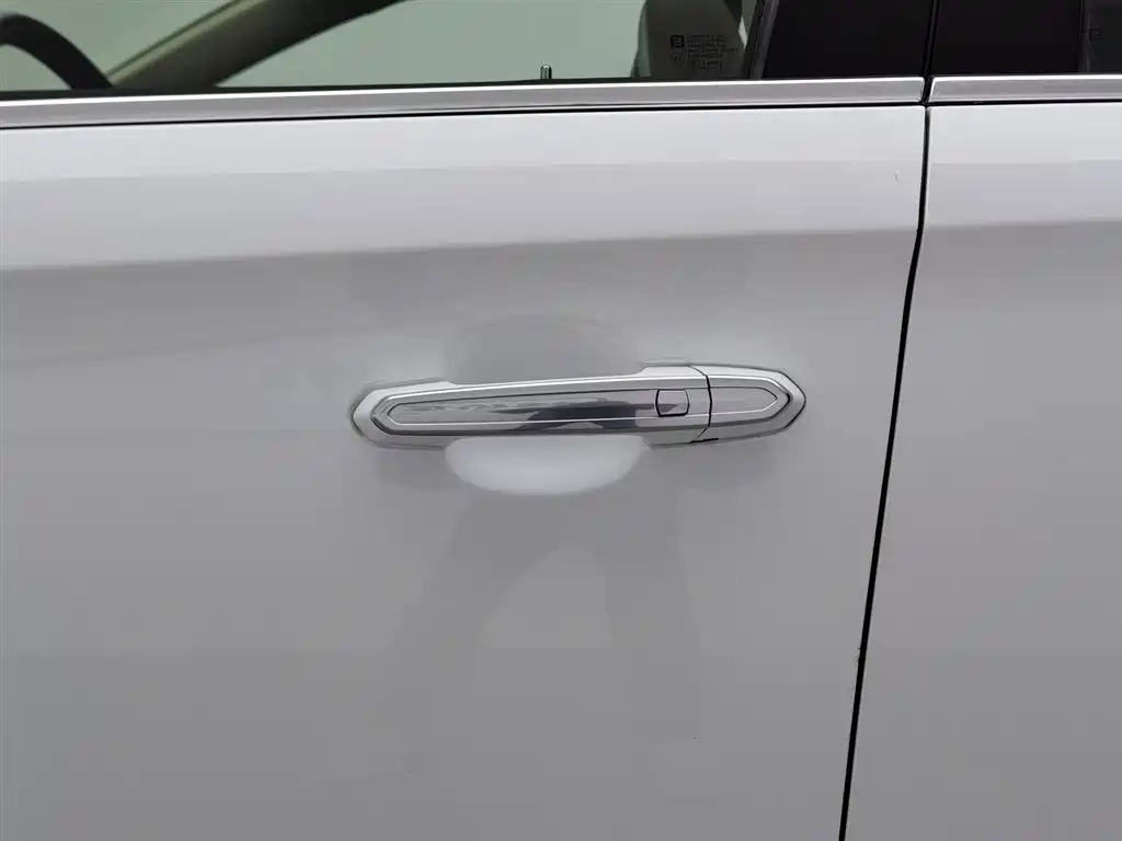 Cadillac XTS 2017 — фото 18