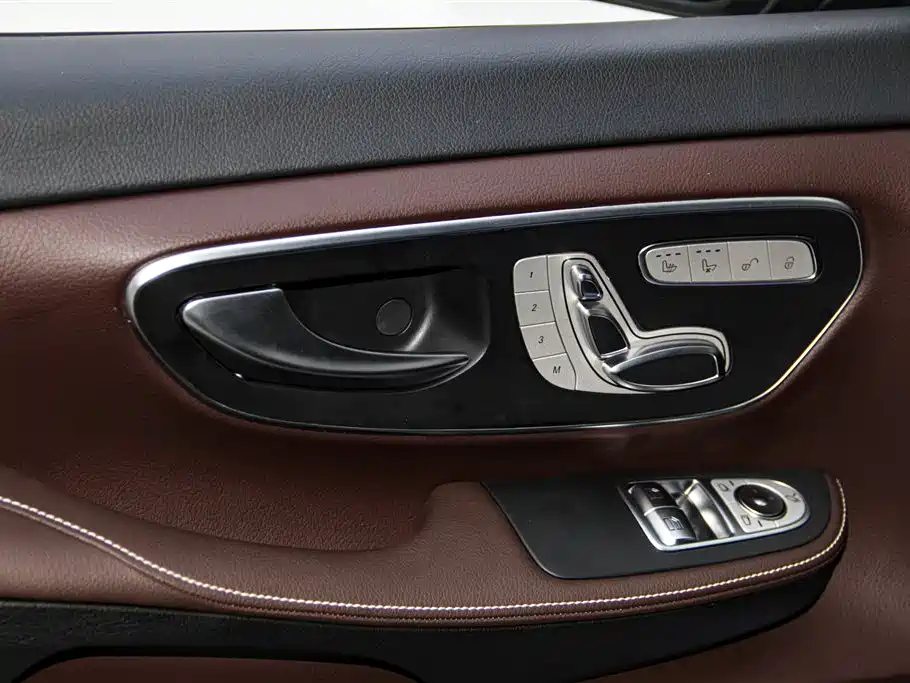 Mercedes-Benz V-Class 2023 — фото 27