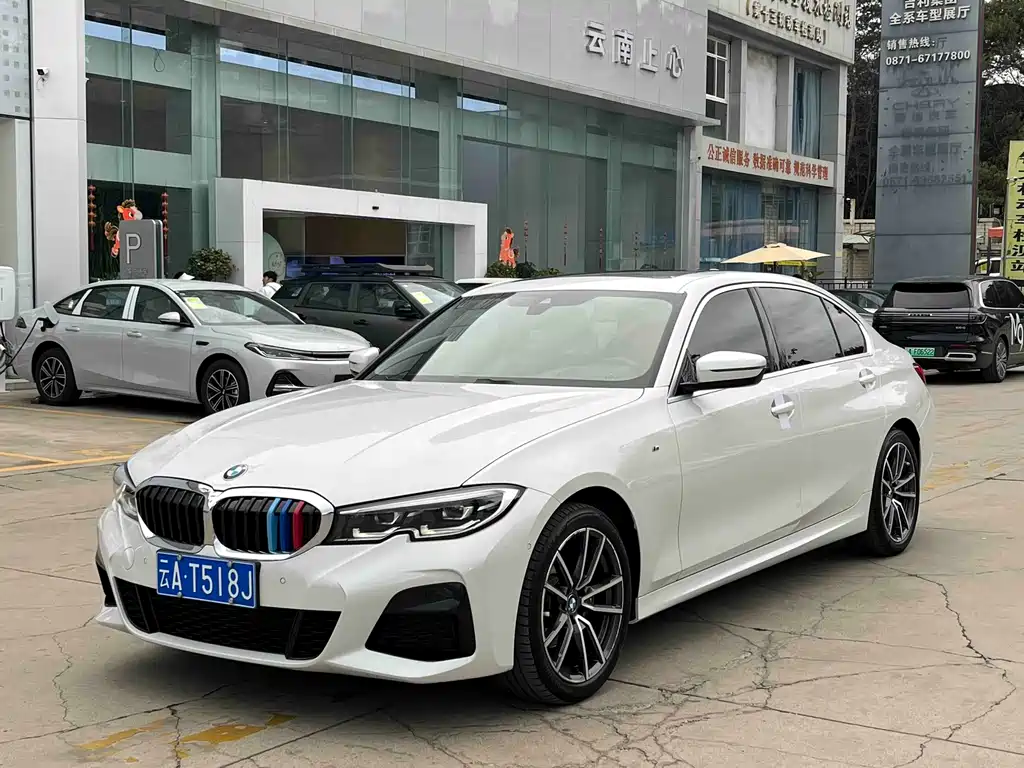 BMW 3 Series 2022 — фото 1