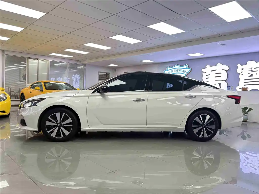 Nissan Teana 2022 — фото 4