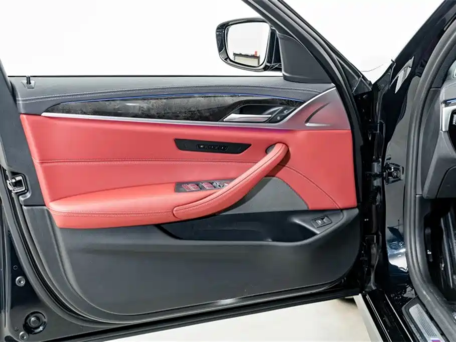 BMW 5 Series 2022 — фото 16