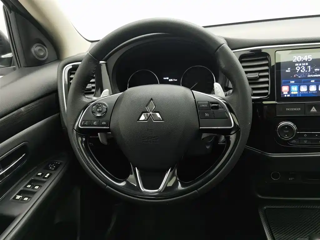 Mitsubishi Outlander 2017 — фото 11