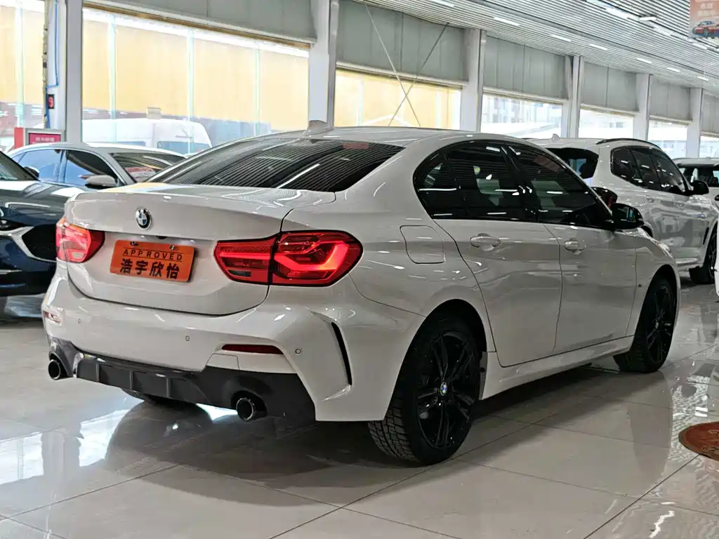 BMW 1 Series 2021 — фото 15