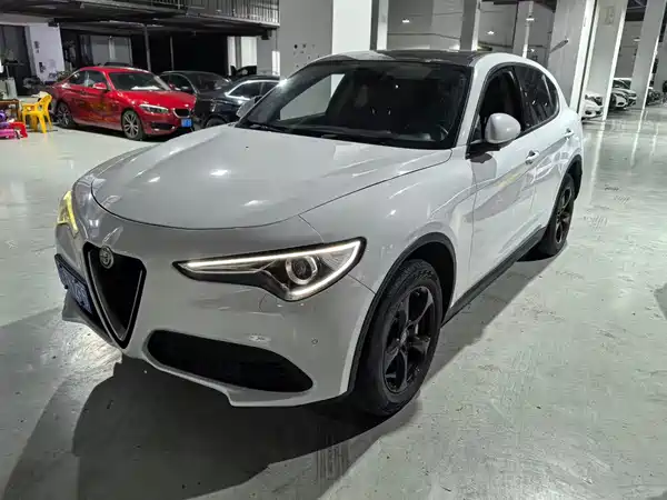 Alfa Romeo Stelvio 2017