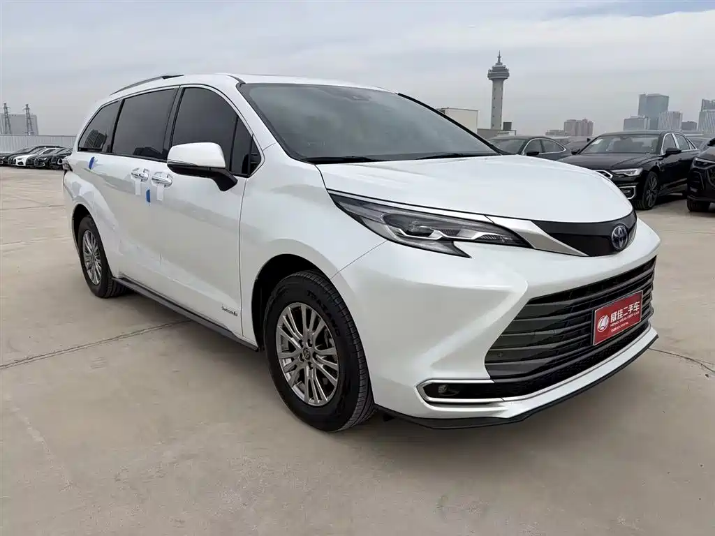 Toyota Sienna 2022 — фото 3