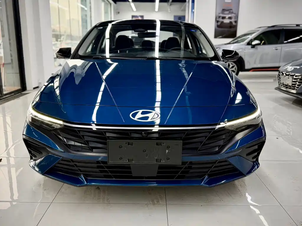 Hyundai Elantra 2023 — фото 2