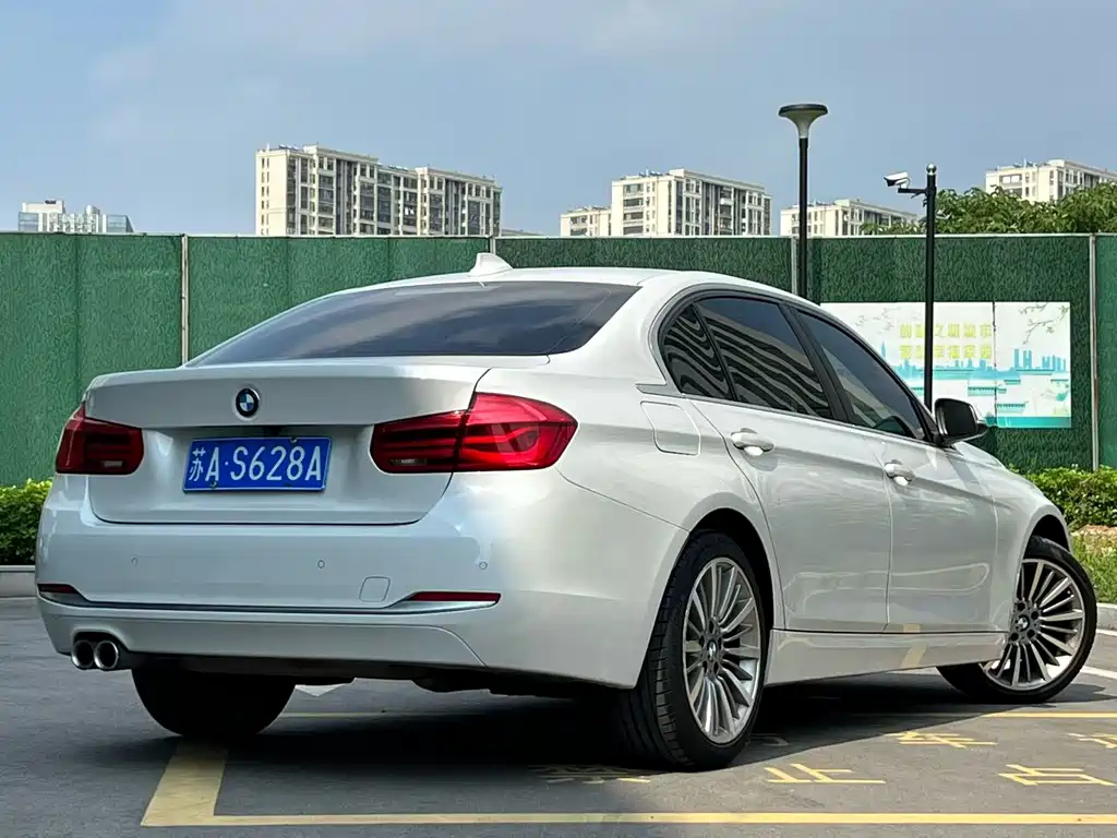 BMW 3 Series 2019 — фото 16