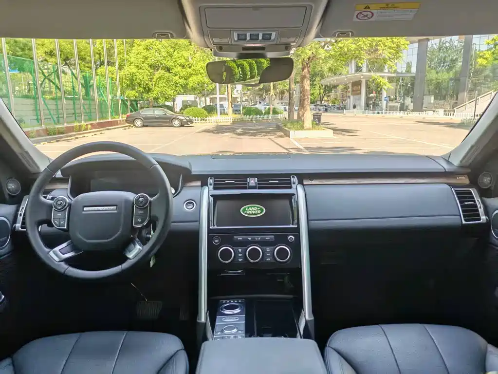 Land Rover Discovery 2018 — фото 9