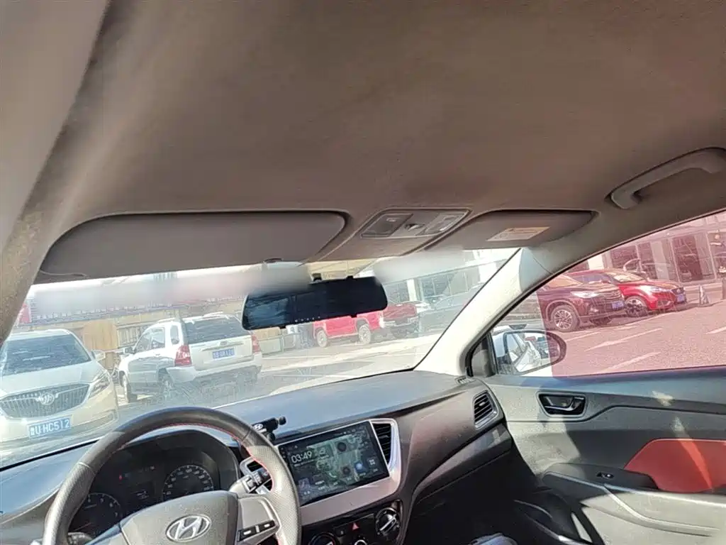 Hyundai Verna 2018 — фото 18