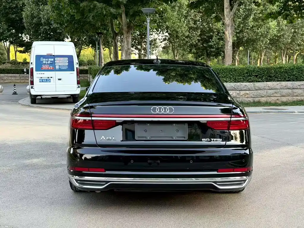 Audi A8 2021 — фото 8