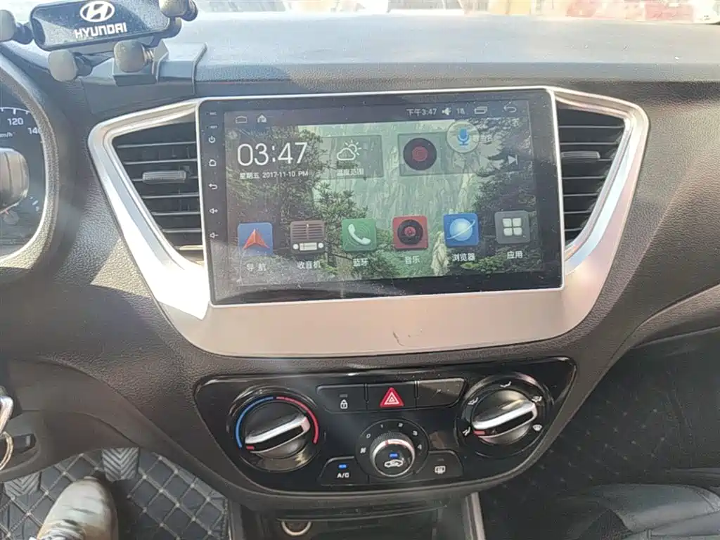 Hyundai Verna 2018 — фото 13