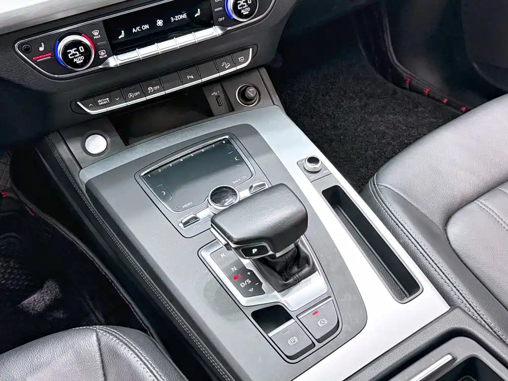 Audi Q5L 2020 — фото 15