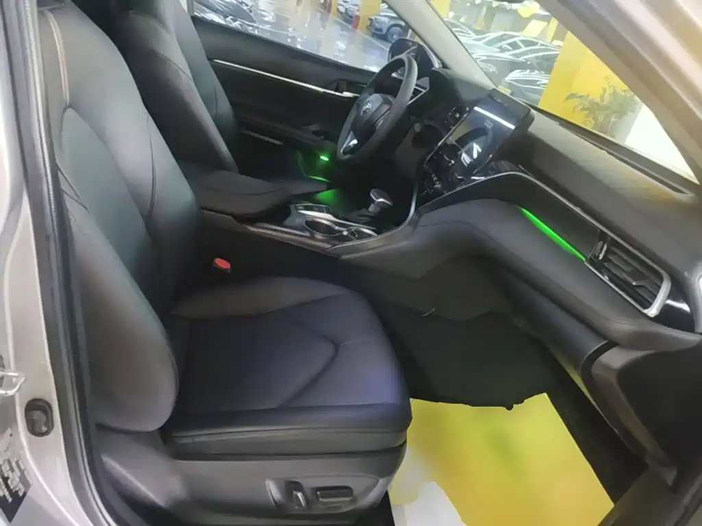 Toyota Camry 2021 — фото 25