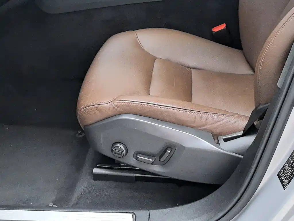 Volvo XC60 2023 — фото 20