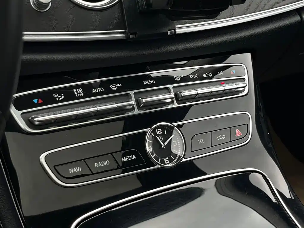 Mercedes-Benz E-Class 2016 — фото 16