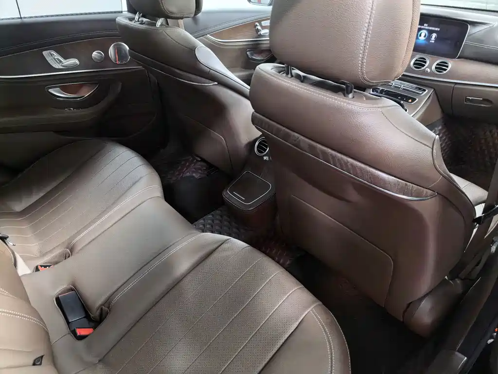 Mercedes-Benz E-Class 2022 — фото 12