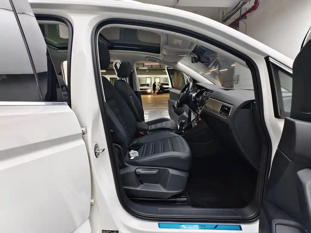 Volkswagen Touran 2019 — фото 12