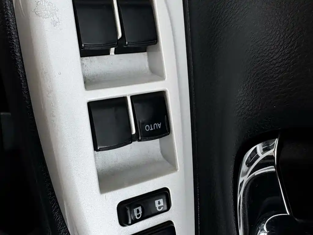 Toyota Yaris L 2015 — фото 18