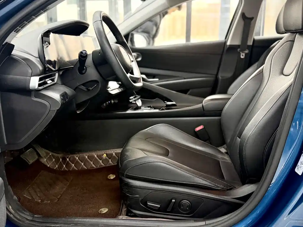 Hyundai Elantra 2023 — фото 14