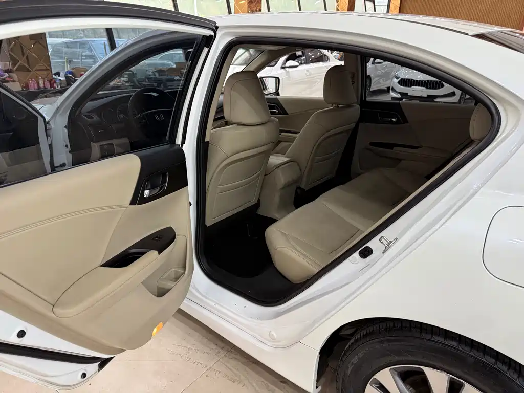 Honda Accord 2015 — фото 11