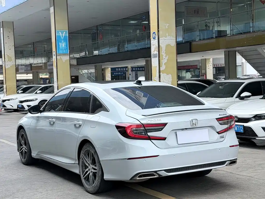 Honda Accord 2022 — фото 13