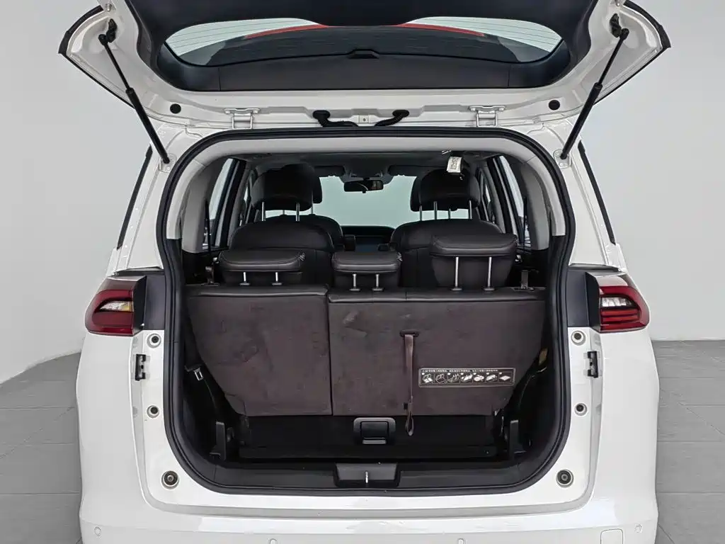 GAC Trumpchi M6 2019 — фото 16