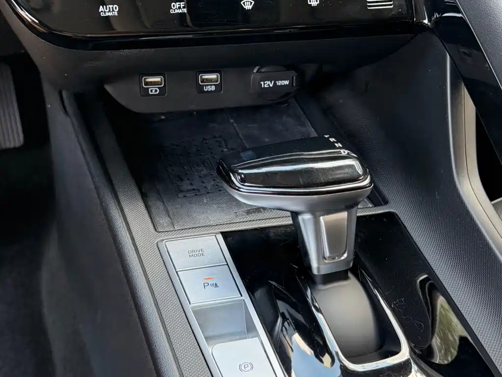 Hyundai Elantra 2023 — фото 23