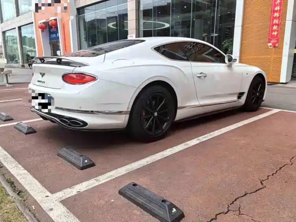 Bentley Continental 2021
