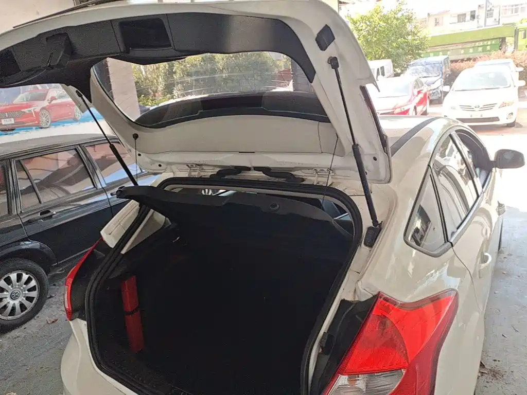 Ford Focus 2015 — фото 19