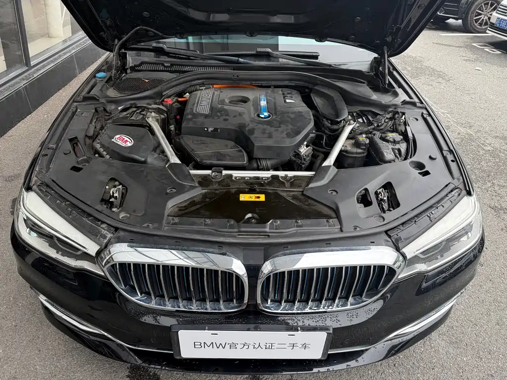 BMW 5 Series New Energy 2019 — фото 13