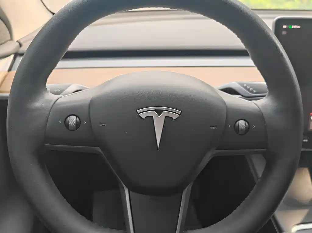 Tesla Model Y 2023 — фото 10