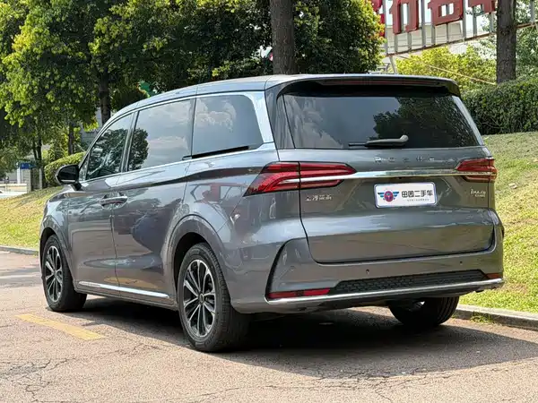 Roewe iMAX8 2022