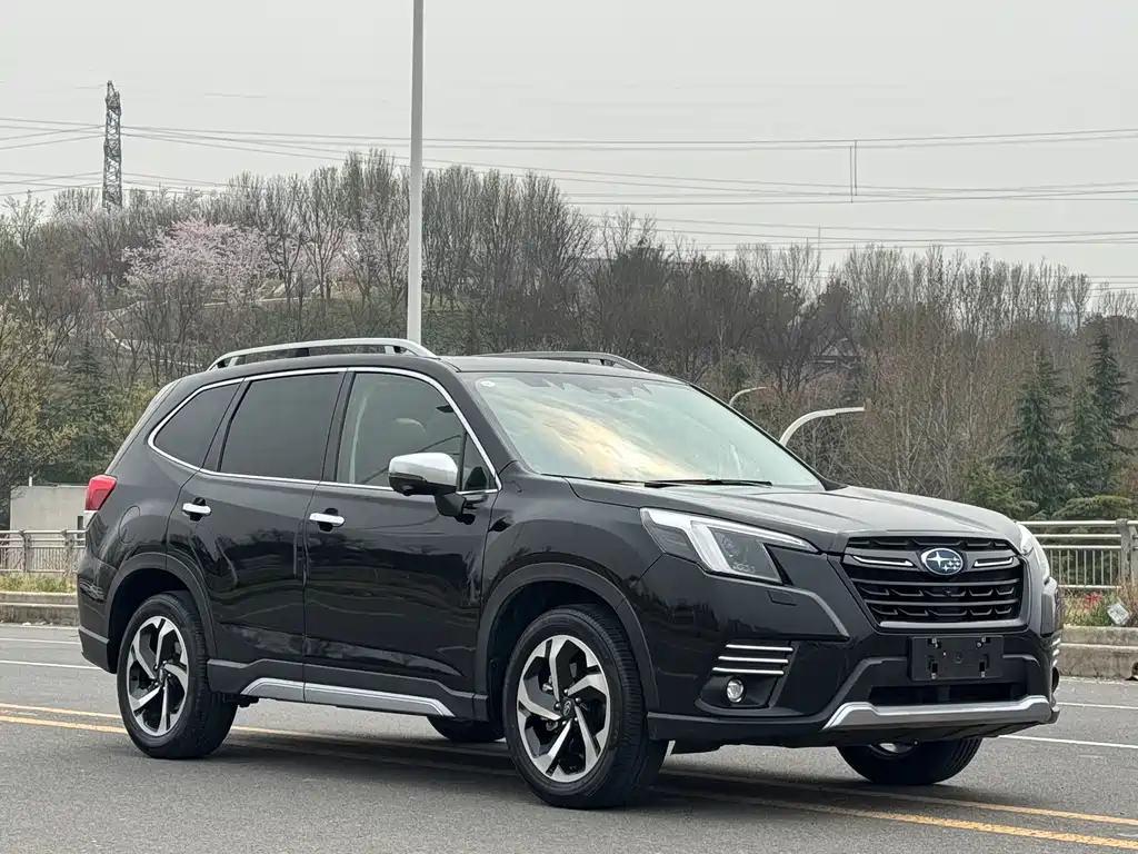 Subaru Forester 2023 — фото 3