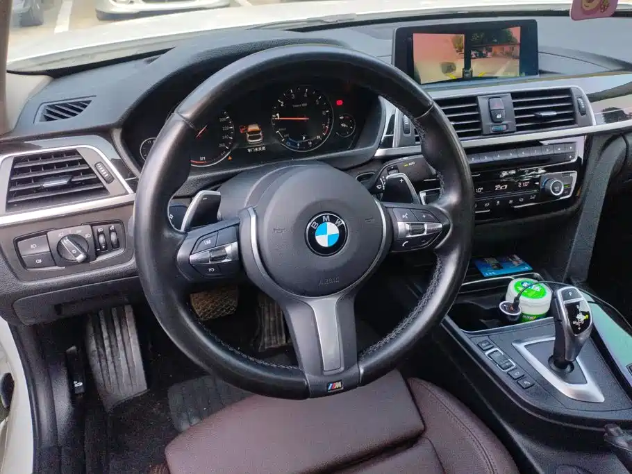 BMW 3 Series 2018 — фото 15