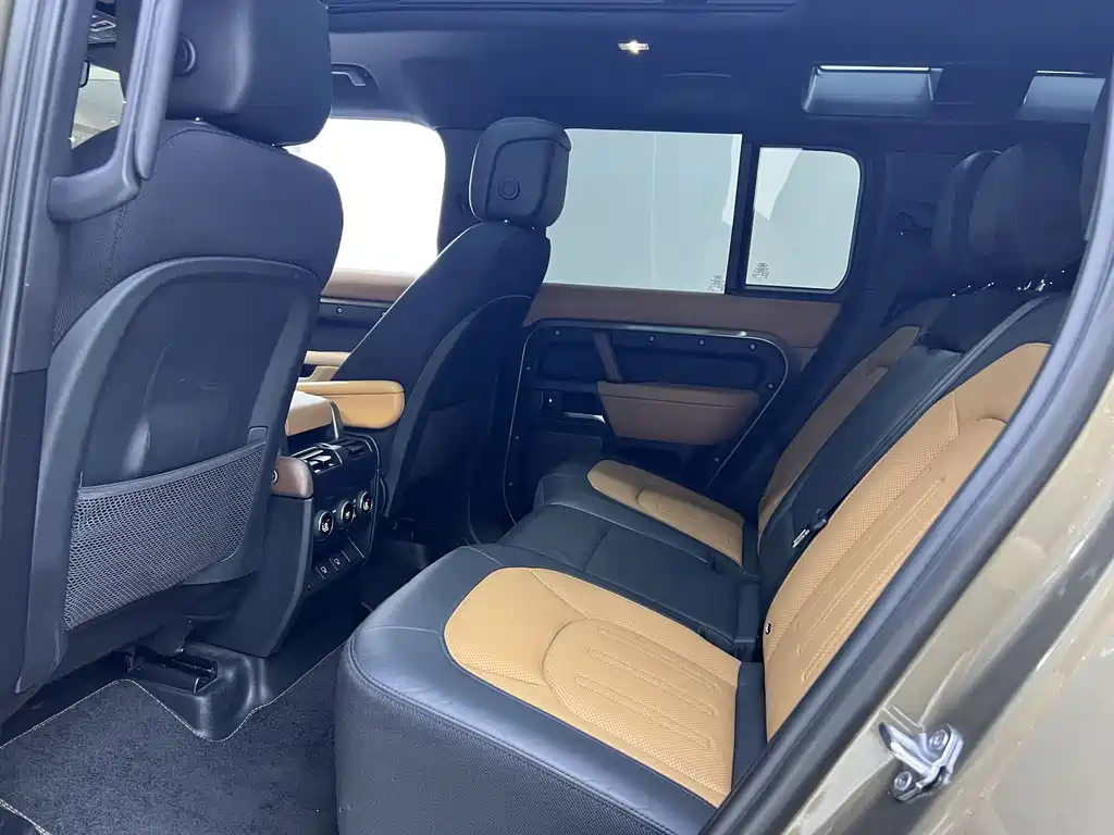 Land Rover Defender 2023 — фото 23