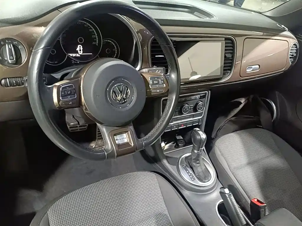 Volkswagen Beetle 2015 — фото 10