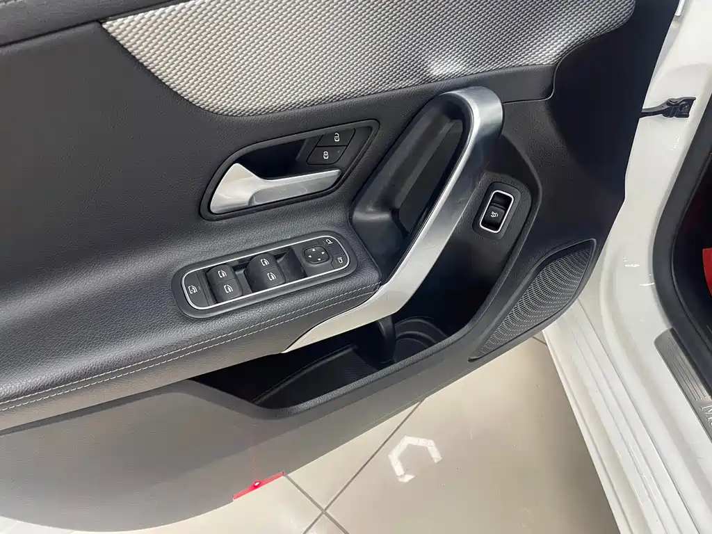 Mercedes-Benz A-Class 2022 — фото 15