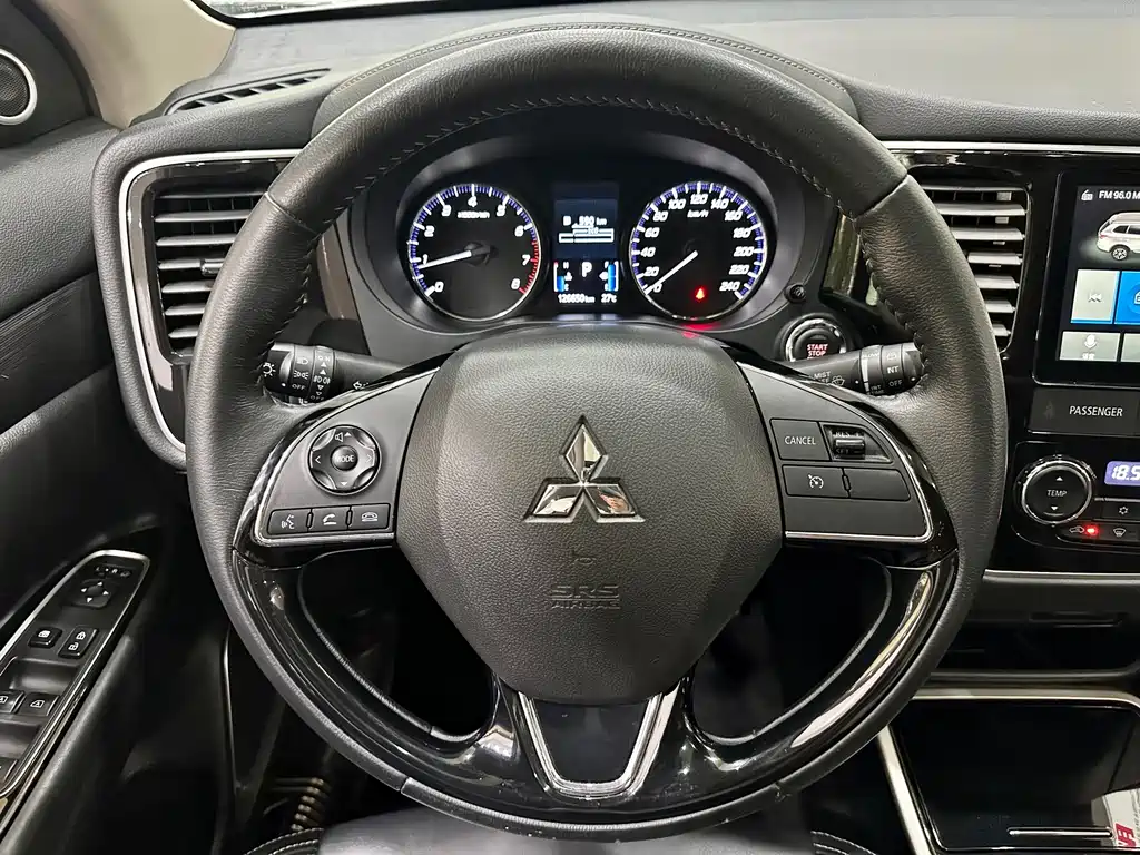 Mitsubishi Outlander 2020 — фото 13