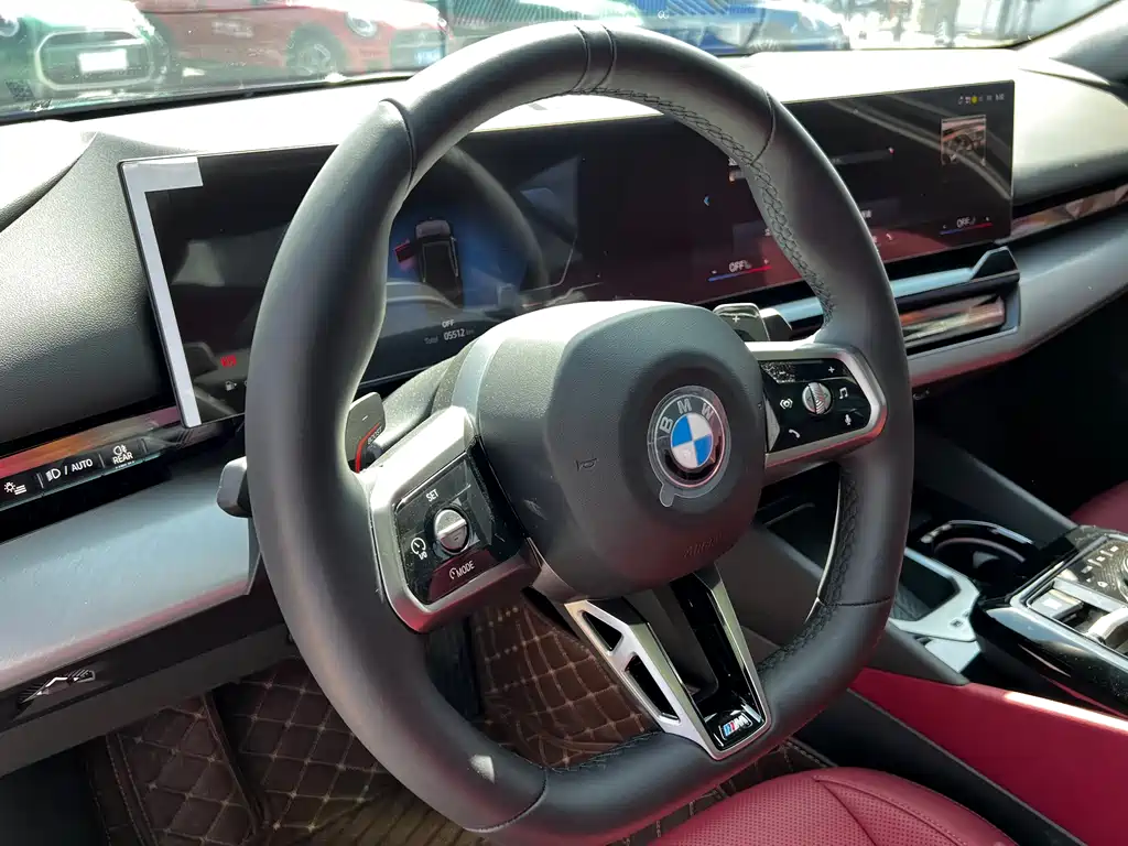 BMW 5 Series 2025 — фото 13