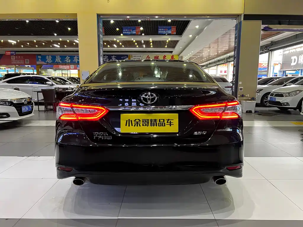 Toyota Camry 2018 — фото 4