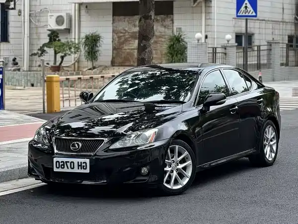 Lexus IS 2012