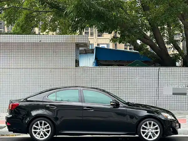 Lexus IS 2012