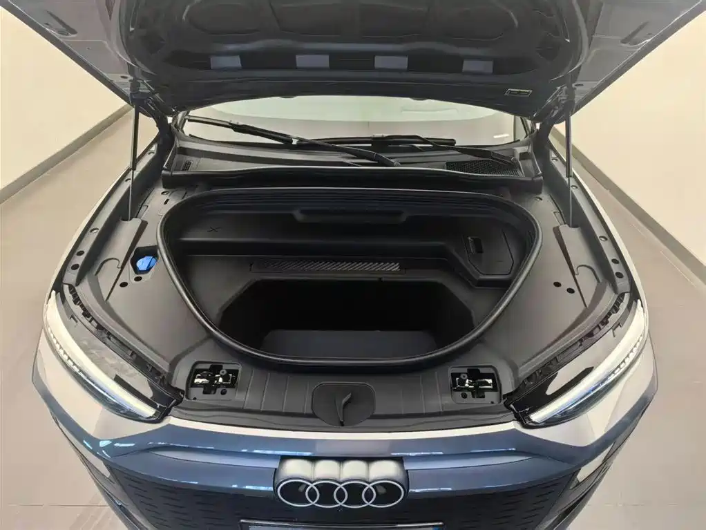 Audi Q6L E-Tron 2025 — фото 6