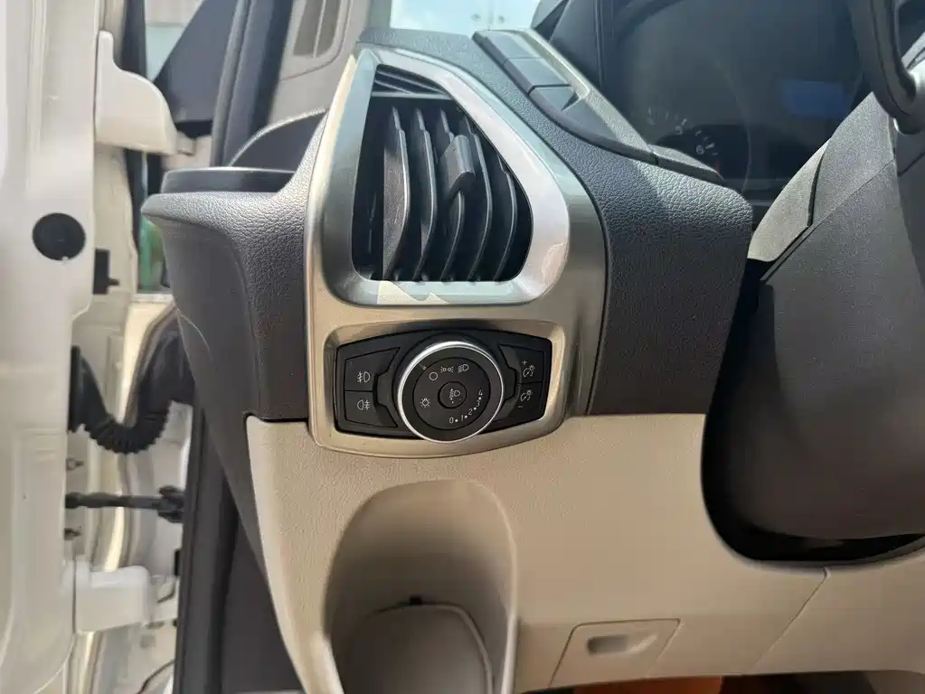 Ford Tourneo 2017 — фото 11