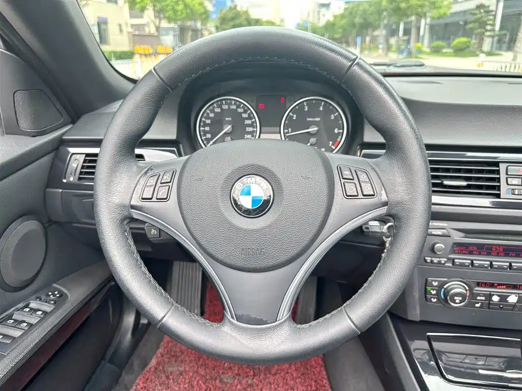 BMW 3 Series 2010 — фото 11