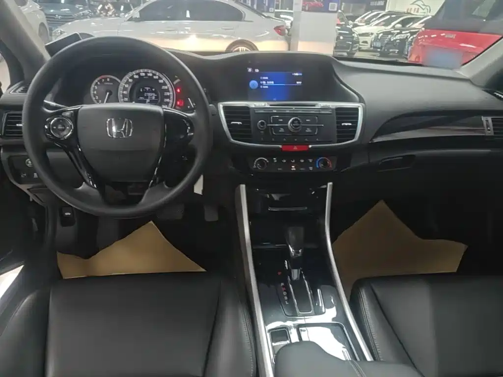 Honda Accord 2018 — фото 6