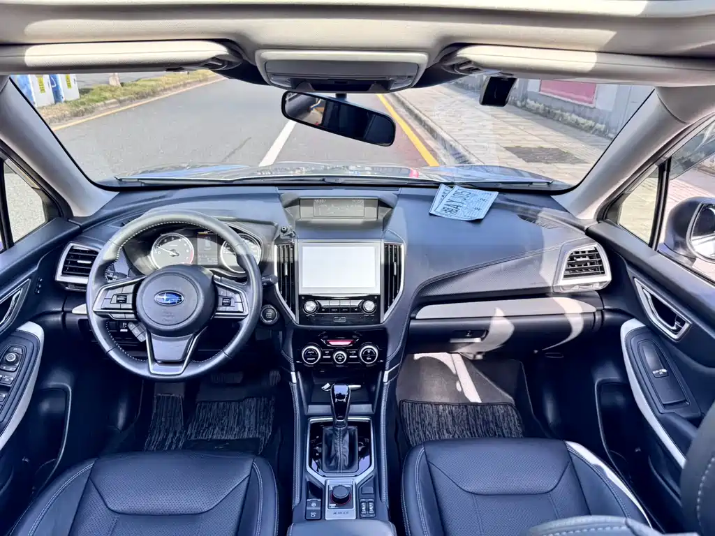 Subaru Forester 2022 — фото 12